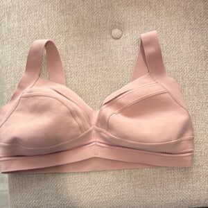 Women's Soft Light Pink Wireless Bra Victoria Secret NWT